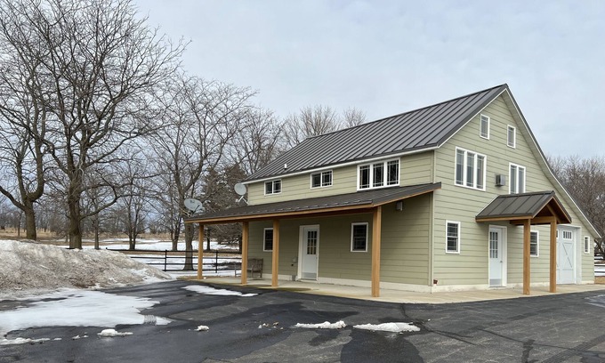 Brandt Casa | Studio Apartment just a off the Shores of Beautiful Lake Cochrane