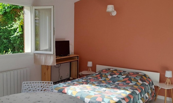 Gujan-Mestras Apartamento | Studio Apartment 'Le Du Bassin D'Archachon' with Private Terrace, Private Garden and Wi-Fi