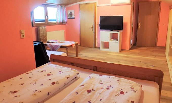 Klopein am Klopeiner See Apartamento | Apartamento estudio 'Landhaus Noreia' con vistas a la montaña, Wi-Fi y aire acondicionado.