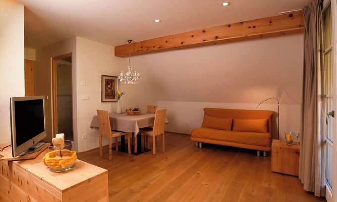 Terlano Apartamento | Apartamento estudio "Rosengartnerhof Vorberg" con vistas a la montaña, piscina compartida y Wi-Fi
