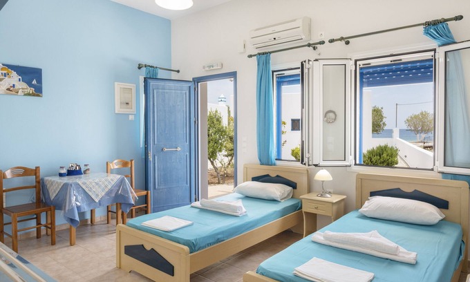 Serifos Apartamento | Apartamento estudio 'Studios Ninemia Serifos 1' con vistas al mar, Wi-Fi y aire acondicionado.