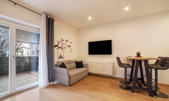 Merano Apartamento | Studio Apartment 'Sweet Moon' with Mountain View, Private Terrace and Wi-Fi