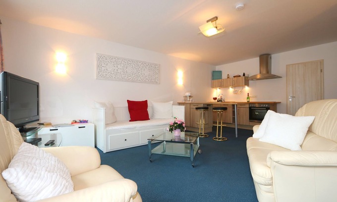 Sildemow Apartamento | Studio apartment with terrace, own parking space and a small lake 500 m away