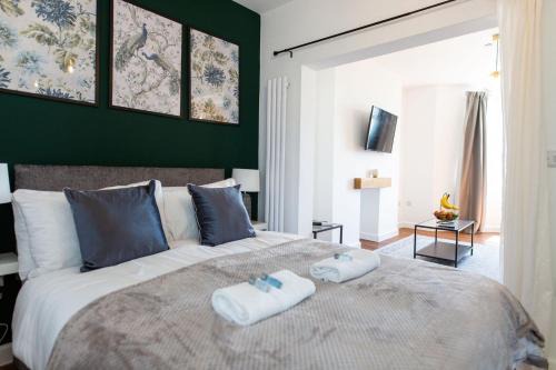 Newport Apartamento | Studio Apartment with 65" Smart TV