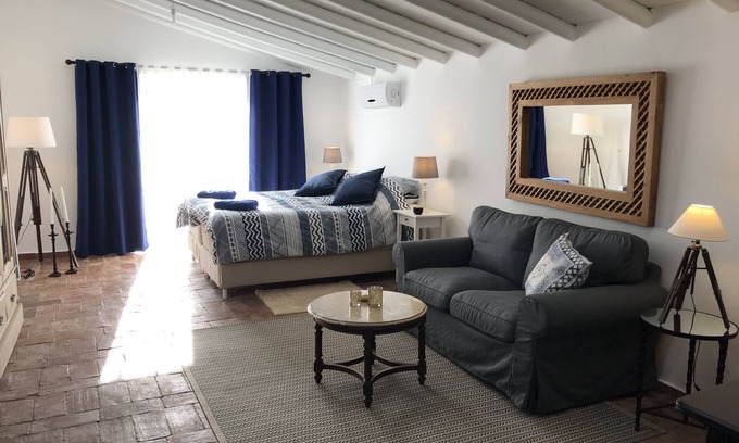 Fonte do Bispo Apartamento | Studio apartment with two patios and pool
