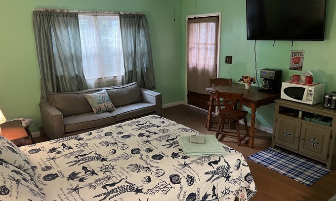 Willoughby Spit Apartamento | Studio Apt. at the Boat House - Water Front, Pet Friendly, WiFi, Smart TV