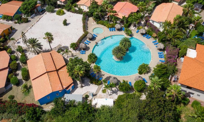 Willemstad Apartamento | Studio at the pool in tropical Resort Seru Coral with privacy and large pool