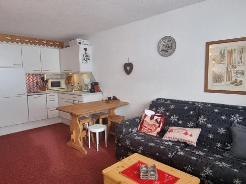 Aime Apartamento | Studio au pied des pistes avec grand balcon et cuisine équipée - FR-1-181-2731