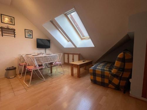 Samoens Apartamento | Studio avec Mezzanine au Centre-Village, 100m de Navette Ski, 4 Pers., Équipé et Confortable - FR-1-624-58