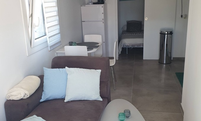 Pertuis Apartamento | Studio Avec Terasse Dans un Quartier au Calme et Résidentiel