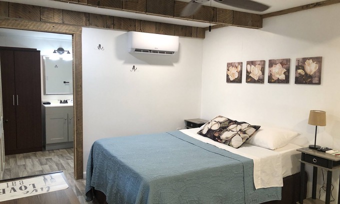 Breaux Bridge Apartamento | Studio B. Katie and Steve Riley Apartment
