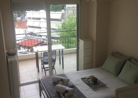 Larissa Apartamento | Studio by the train station