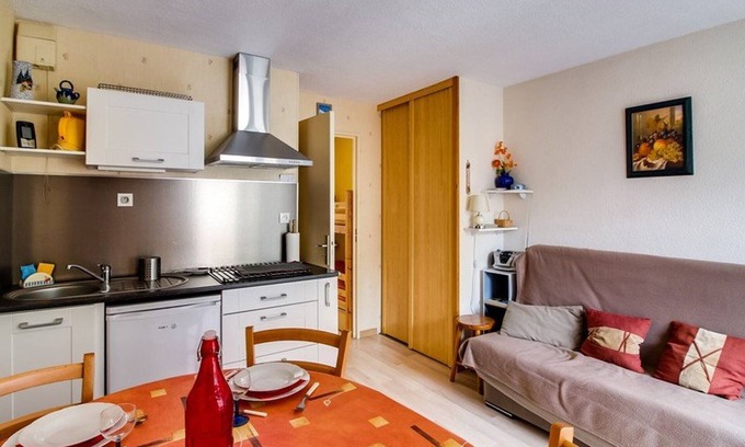 Esquieze-Sere Apartamento | Estudio cabina en Esquièze-Sère para 6 con balcón, vista a la montaña y aparcamiento