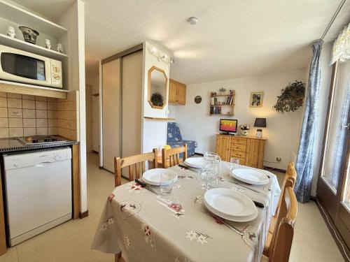 Praz-sur-Arly Apartamento | Studio cabine à 700m de Praz-Sur-Arly, navettes gratuites, parking, wifi et ménage inclus - FR-1-603-4