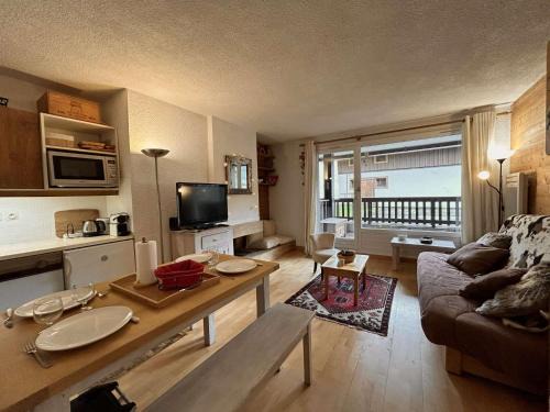Meribel Apartamento | Studio cabine à Méribel, 4 personnes, terrasse sud, parking privé, casier à skis, lave-linge - FR-1-180-210