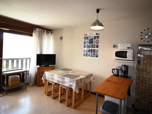 Auris Apartamento | Studio cabine 4 personnes au pied des pistes avec balcon et parking - Auris en Oisans - FR-1-297-282