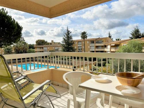 Le Lavandou Apartamento | Studio cabine au Lavandou - 4 couchages, climatisé, balcon, piscine, parking inclus - FR-1-251-480