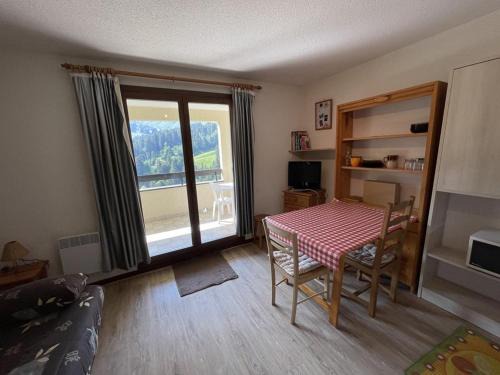 Laveissiere Apartamento | Studio-cabine avec balcon proche pistes et parking - FR-1-787-113