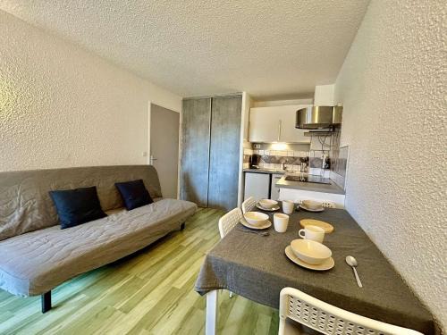 Sainte-Maxime Apartamento | Studio cabine avec piscine, parking privatif, loggia et accès plage à pied - Sainte-Maxime - FR-1-226-534