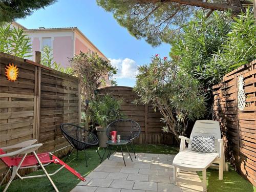 Le Lavandou Apartamento | Studio cabine avec piscine, parking privé et terrasse - 4 couchages, Le Lavandou - FR-1-251-478