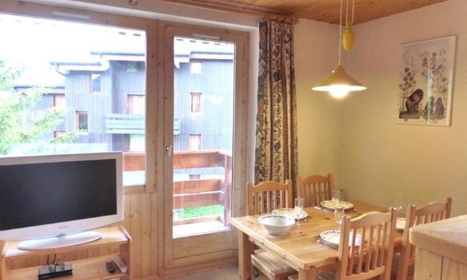 Meribel-Mottaret Apartamento | Studio cabine pour 4 à Méribel Mottaret, balcon sud, proche pistes et commerces - FR-1-411-473