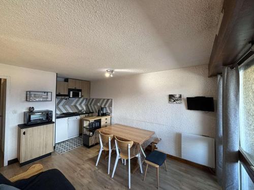 Auris Apartamento | Studio cabine rénové 4 pers, à 150m des pistes - Auris en Oisans - FR-1-297-6