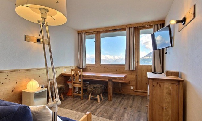 Aime Apartamento | Studio cabine rénové avec balcon et TV - FR-1-455-93