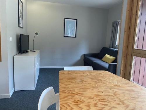 Arc-1800 Apartamento | Studio calme rénové, balcon, Wifi, parking inclus, proche Transarc et commerces - FR-1-346-345