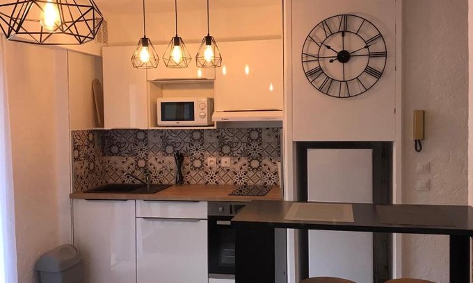 Cagnes-sur-Mer Apartamento | STUDIO CENTRE VILLE avec PARKING PRIVATIF