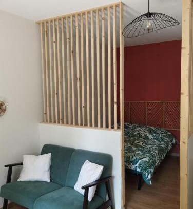 Quartier de France Apartamento | Studio climatisé et spacieux situé près des Parcs