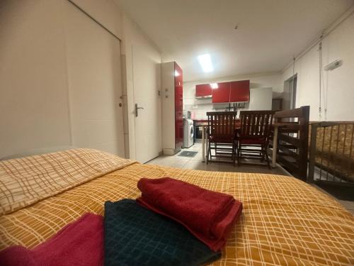 Sainte-Clotilde Centre Apartamento | Studio Colombier - 2 personnes - avec vue sur mer