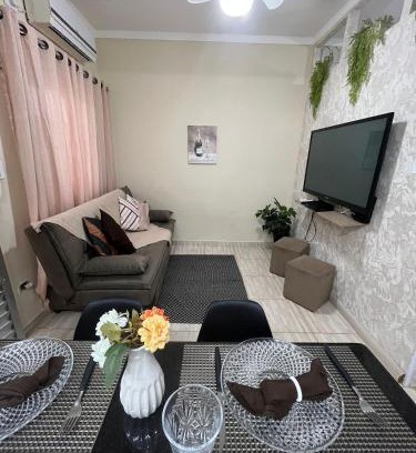 Canto do Forte Apartamento | - Studio - com ar condicionado-5 Hospedes, a 50 metros dos melhores bares e restaurantes com musica ao vivo 3 quadras da Praia