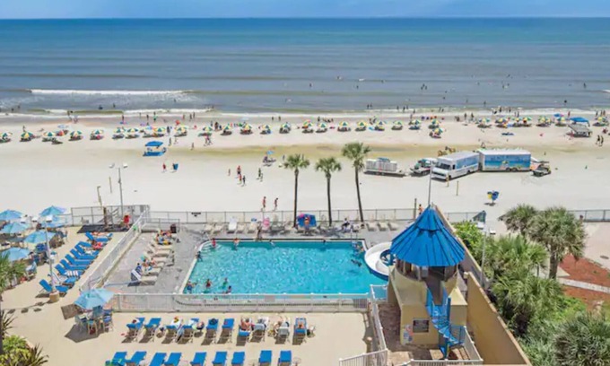 Smith's Memento Condominio | Studio Condo at Hilton Daytona Regency Beach Resort!