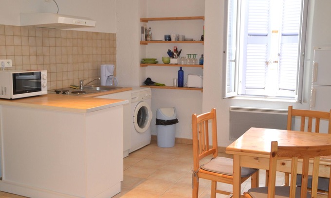 Collobrieres Apartamento | Studio condominium in village center