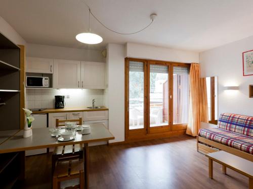 Brides-les-Bains Apartamento | Studio Confortable pour 2 Personnes avec Balcon, Proche Télécabine et Spa à Brides-les-Bains - FR-1-512-114