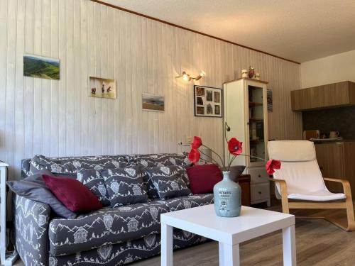 Villard-de-Lans Apartamento | Studio confortable, idéal pour 4, avec balcon, proche pistes et centre bourg ! - FR-1-548-35