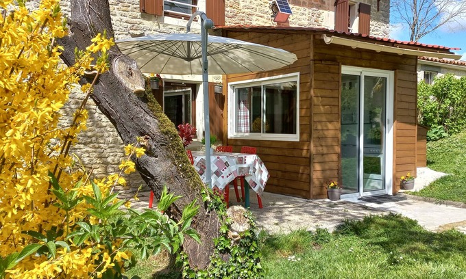 Genouille Apartamento | Estudio 'Corail' con Terraza Privada, Jardín Compartido y Wi-Fi