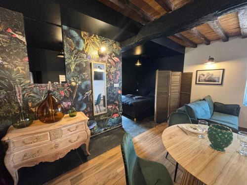 Montaigu-le-Blin Apartamento | Studio cosy avec baignoire balnéo près de Vichy - FR-1-489-520