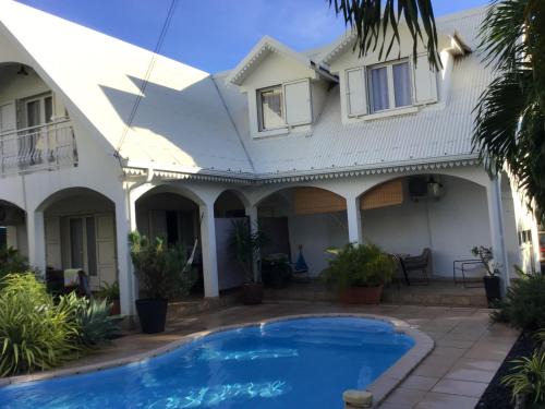 Sainte-Clotilde Centre Apartamento | Studio cosy avec piscine dans une villa