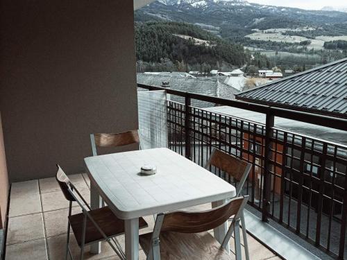Jausiers Apartamento | Studio cosy avec terrasse, parking, piscine et sauna à Jausiers, pour 4 pers, proche Barcelonnette - FR-1-165B-48