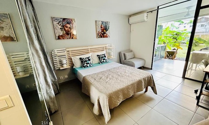 Bas du Fort Apartamento | Studio cosy plage et piscine à Bas Du Fort