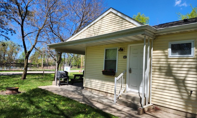 Trempealeau Cabaña | Studio Cottage at Lake Road Campground, near the beautiful Mississippi River.
