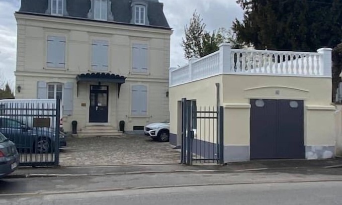 Longjumeau Apartamento | Studio Dans Hôtel Particulier