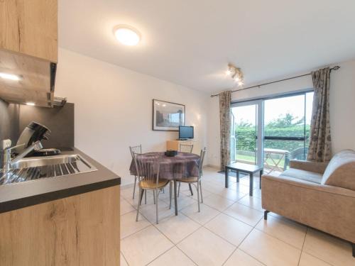 Bredene Apartamento | Studio Deauville II 010 by Interhome