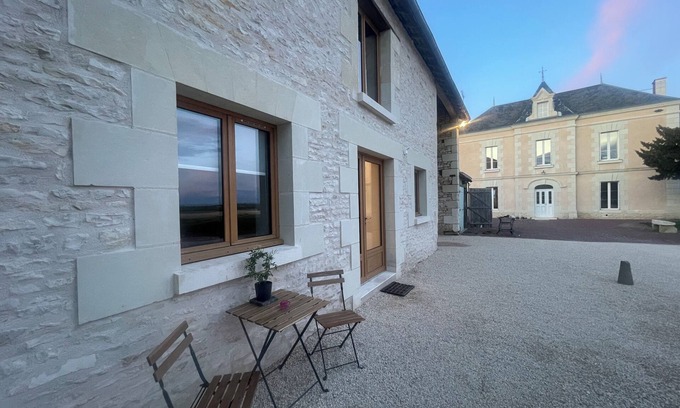 Angliers Apartamento | "Studio du Pressoir" studio for short-term rental (seasonal rental).