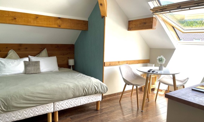 Brison-Saint-Innocent Apartamento | Estudio-Baño con ducha-La Chambotte