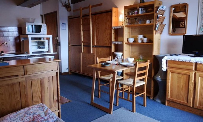 Notre-Dame-de-Bellecombe Apartamento | Studio ensoleillé à Notre-Dame-de-Bellecombe, proche pistes, balcon, parking, casier à ski, 4 pers. - FR-1-595-28