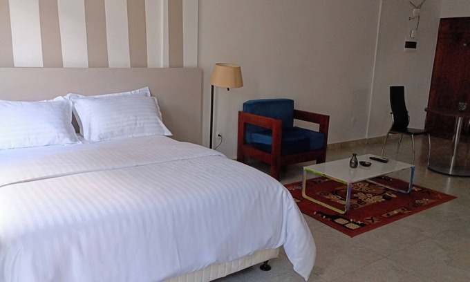 Douala Apartamento | Studio Entièrement Meublé Offrant un Espace Confortable, Idéal Pour les Familles
