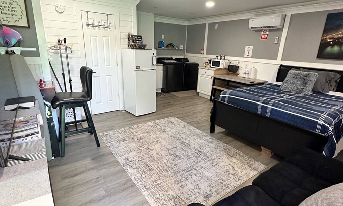 Spring Casa | Studio equipped extended or short term.wash & dryer pet friendly. Hablo espanol