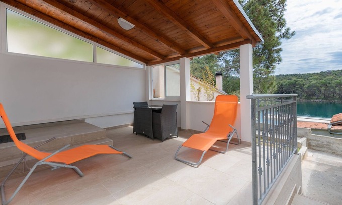 Molat Apartamento | Apartamento-estudio con terraza y vista al mar Molat (AS-18433-a)